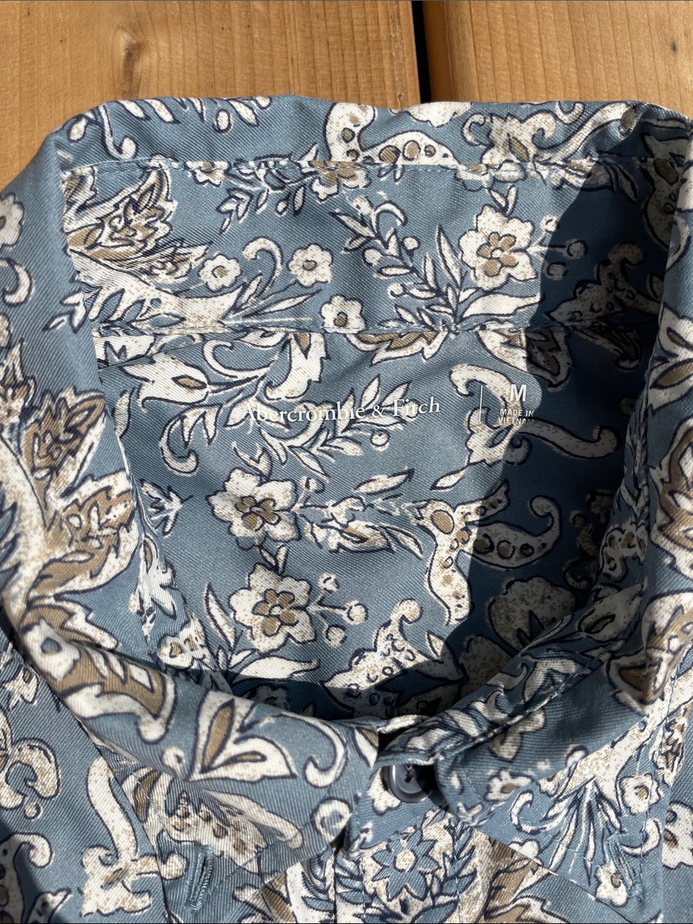 Abercrombie & Fitch Blue Paisley Short-Sleeve Button Down - Picture 2 of 6